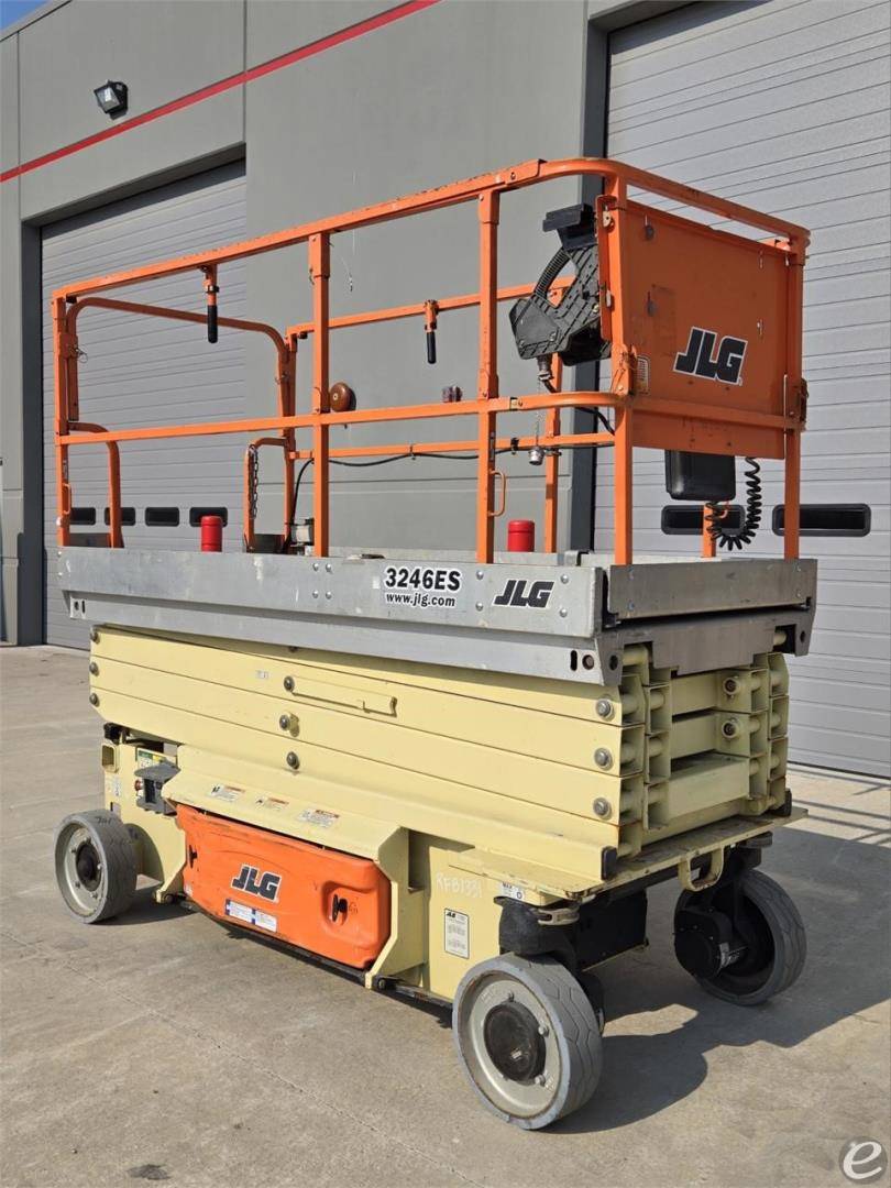 2015 JLG 3246ES