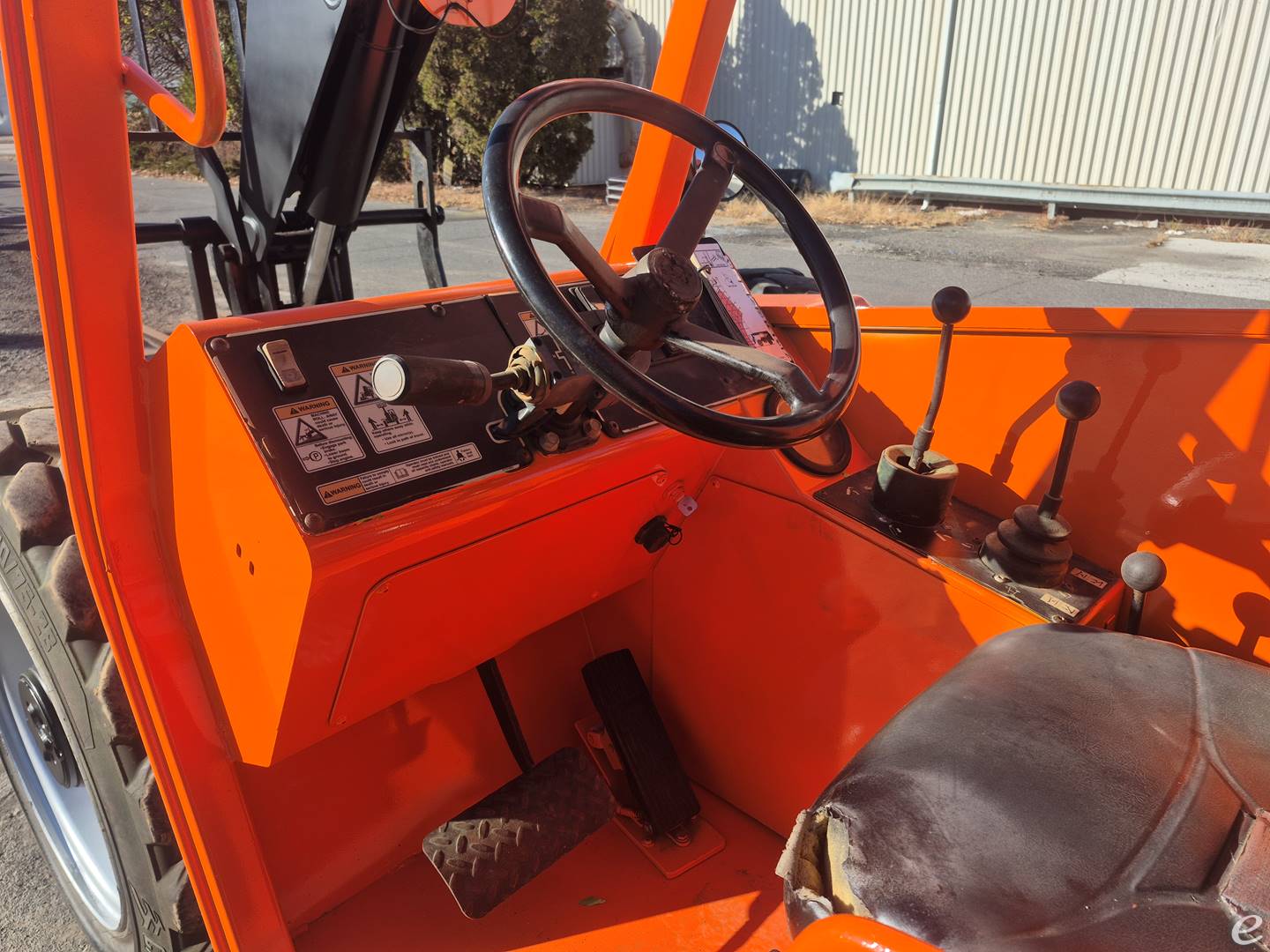 2015 JLG 8042