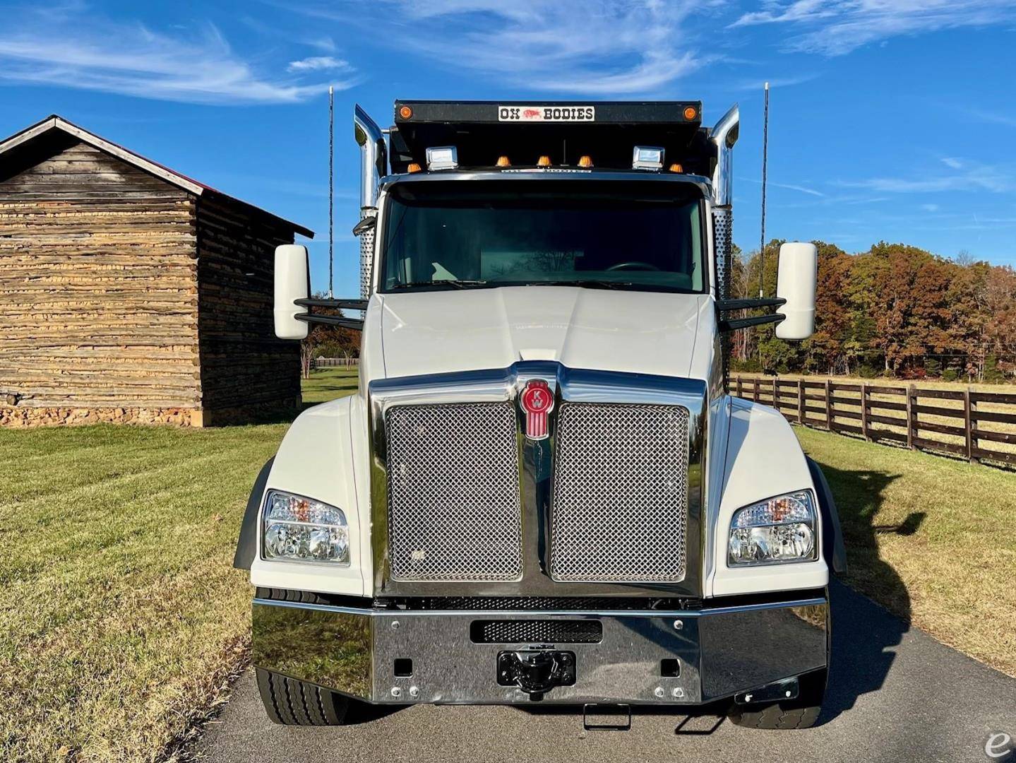 2023 Kenworth T880