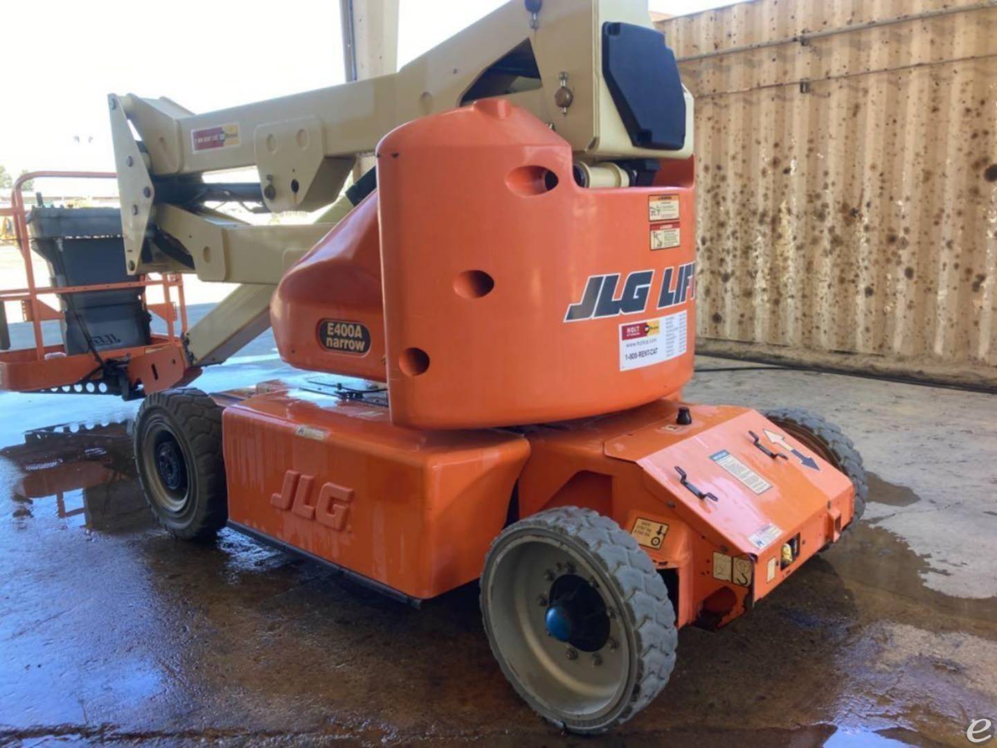 2013 JLG E400AN