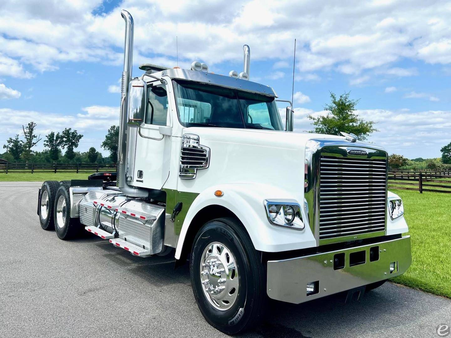 2016 Freightliner CORONADO 132