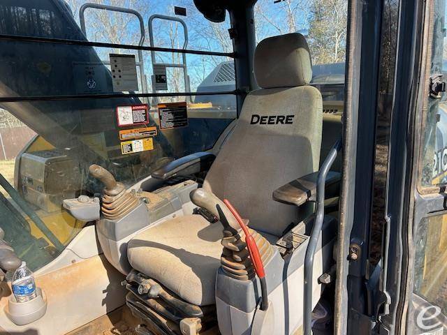 2017 John Deere 210G LC