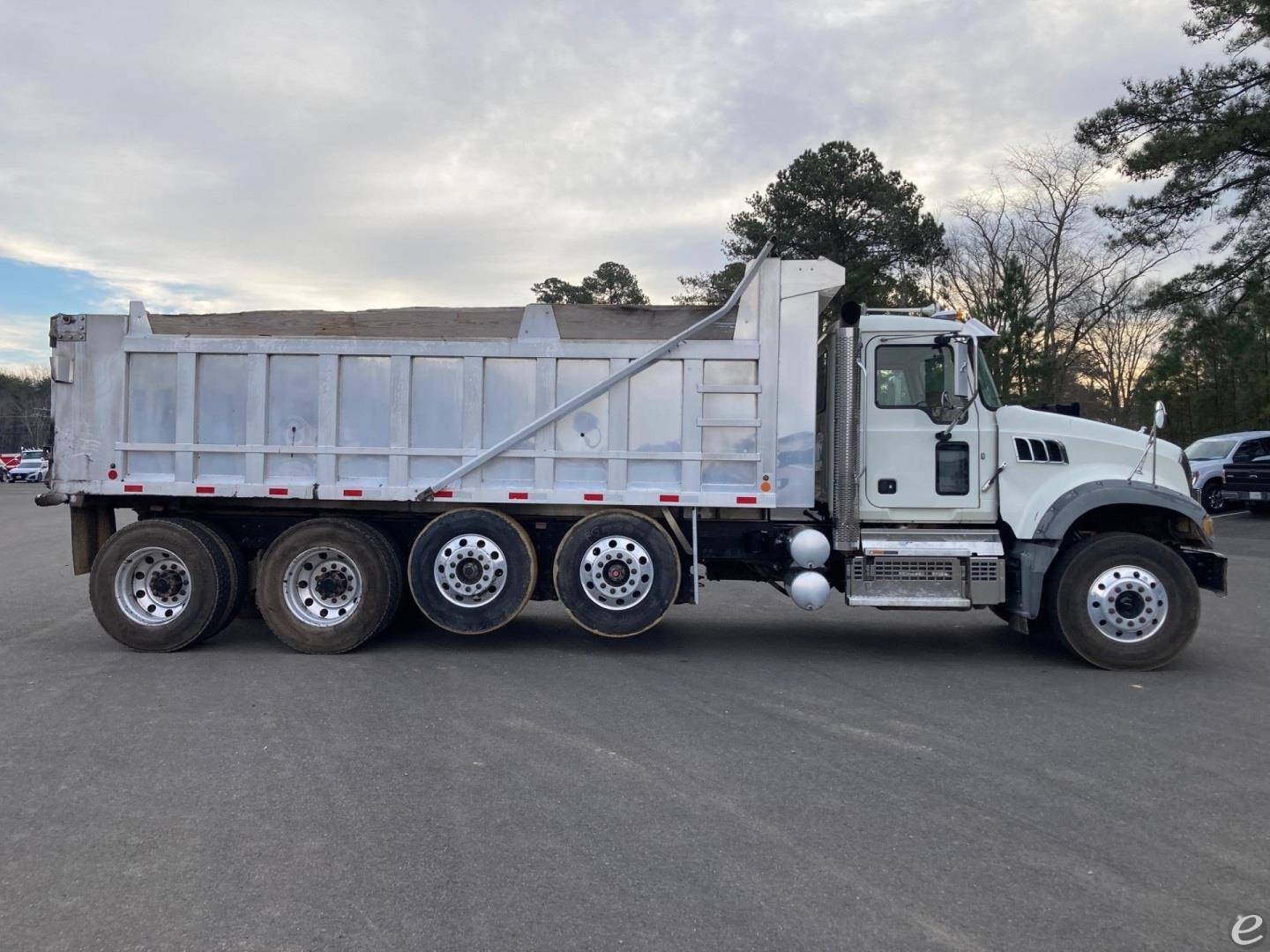 2019 Mack GRANITE 64FR