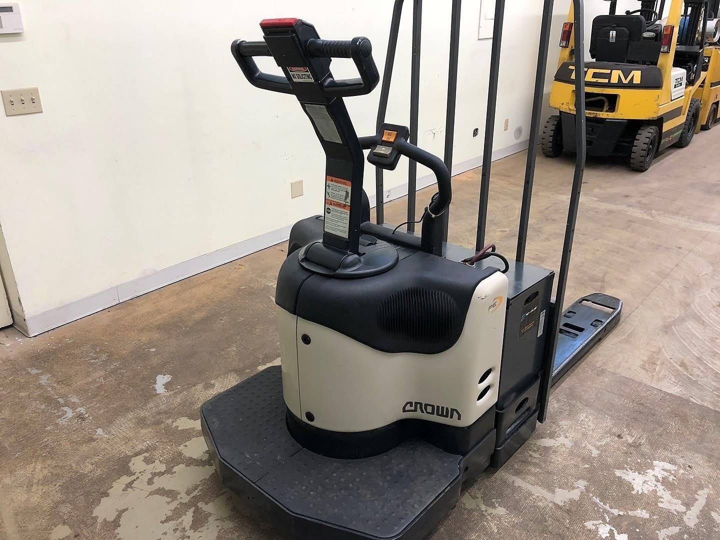 2006 Electric Crown PE4000-60 Electric Walkie/Rider Pallet Jack