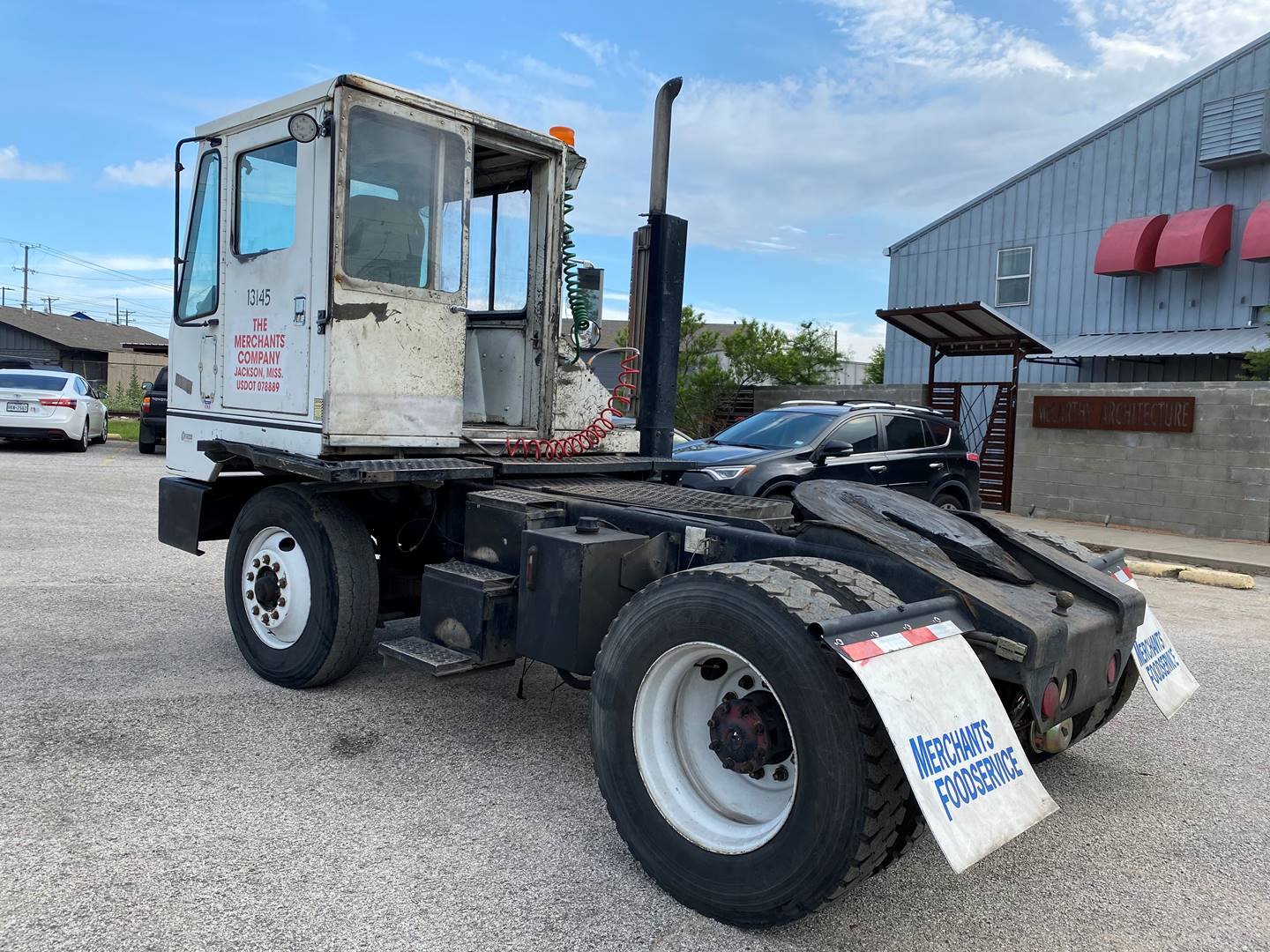 2000 Ottawa 30 Trucks and Trailers