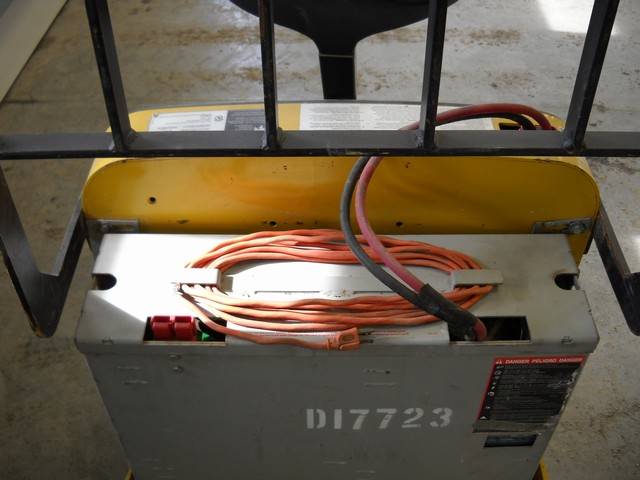 2007 Electric Yale MPB040EN24T2748 Electric Walkie Pallet Jack