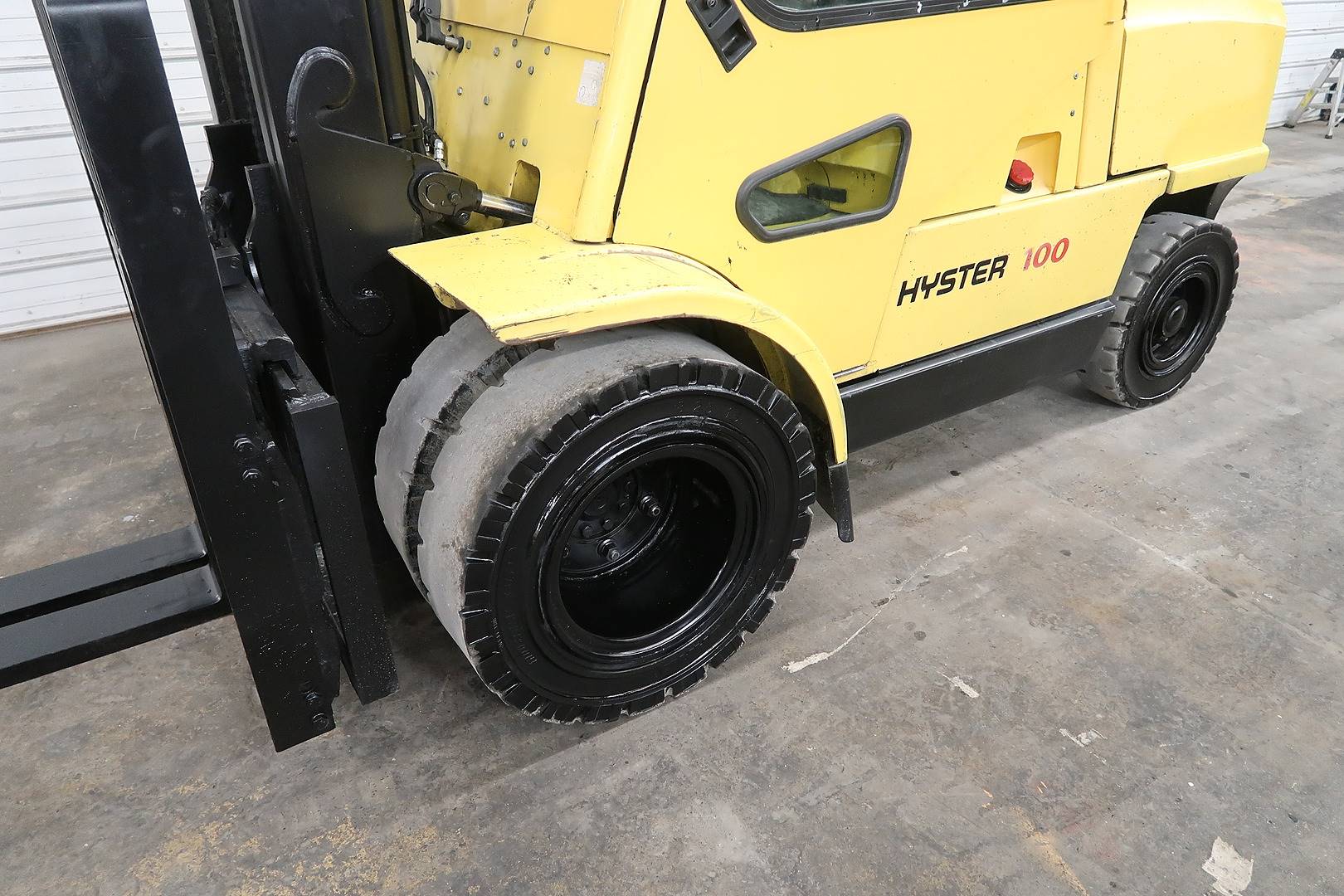 2000 Diesel Hyster H100XM Pneumatic Tire 4 Wheel Sit Down