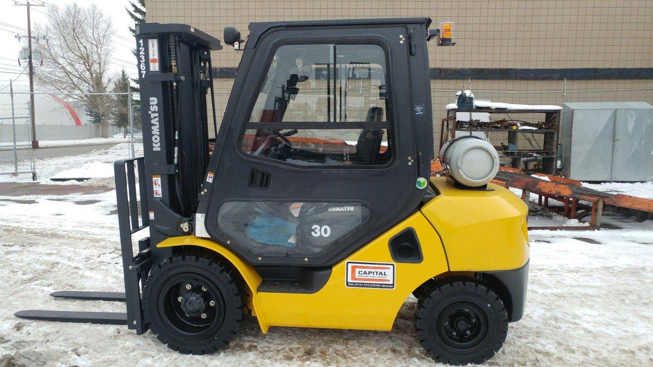 2017 LP Gas Komatsu FG30HT16 Pneumatic Tire 4 Wheel Sit Down